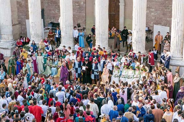 Calendimaggio di Assisi: la primavera medievale che trasforma la città